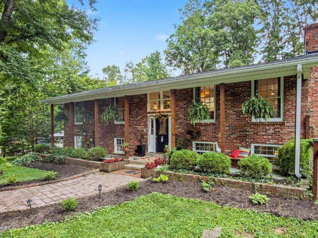 3407 E Dogwood Cir