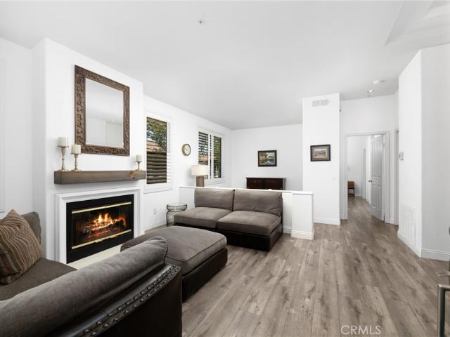 3407 Ladrillo Aisle