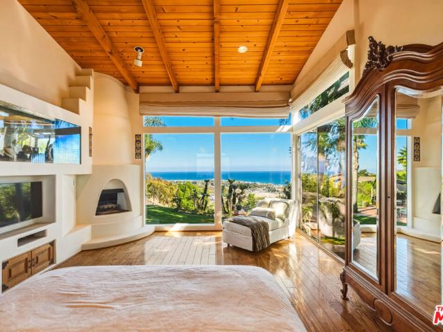 3400 Coast View Drive