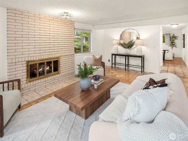 3400 25th Avenue W # 201