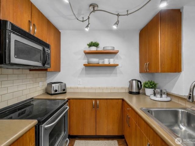 3401 Wallingford Avenue N # 210