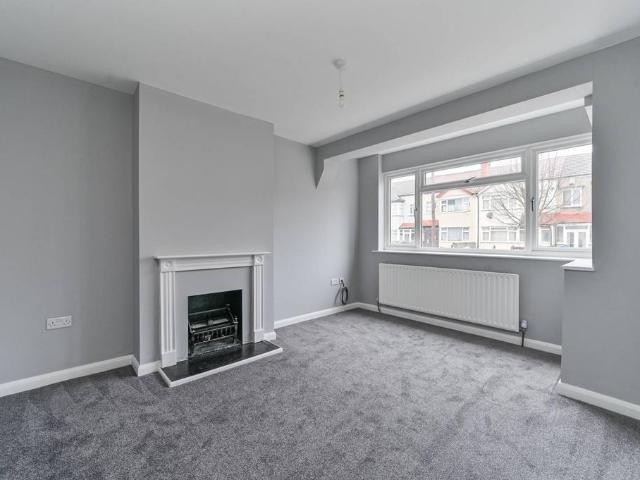 340 Grove Road, Lonesome, London, CR4 1AB, United Kingdom | 3 bed townhouse for rent #139621134 | Rentberry