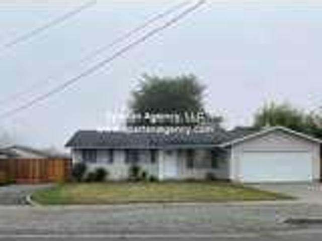 340 S Naches St, Buckley, WA 98321