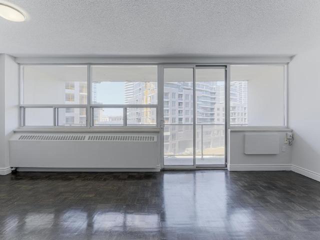 340 The East Mall 3 Bedroom Apartment for Rent at 340 The East Mall, Toronto, ON M9B 3Z6 Eatonville