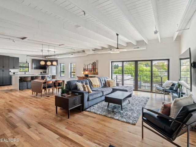 3415 N Broadway St 208