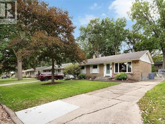 3415 Randolph, Windsor, ON, N9E 3E9 house for sale | Listing ID 26023 | Royal LePage