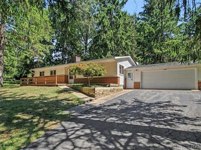 3416 E Pineview Dr, Scio Township, MI 48130
