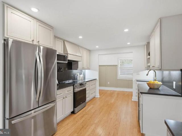 3419 Woodside Road