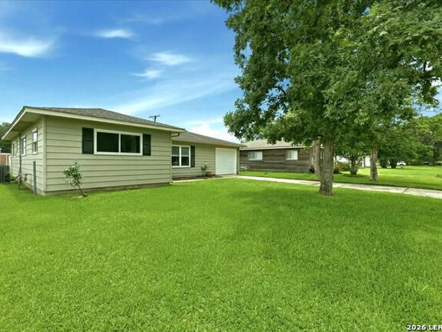 3411 Bowling Ln