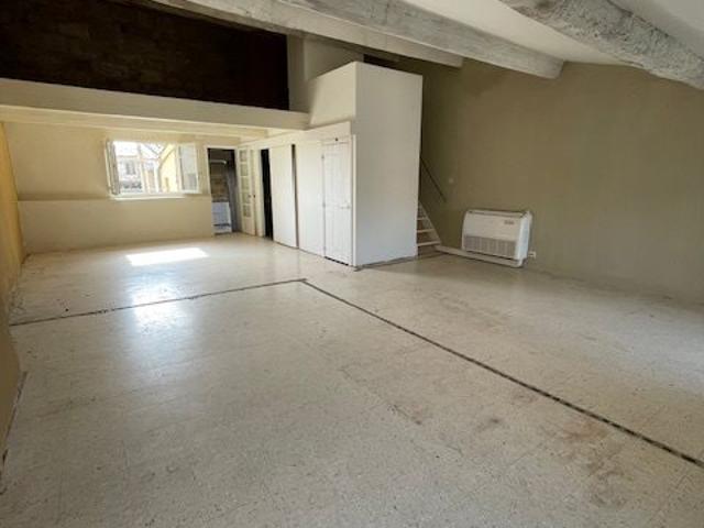34120 Pézenas immeuble 3 appartements et 3 studios 1 terrass. 319m² Pézenas