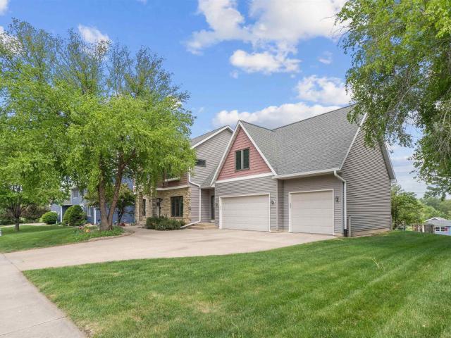 3413 Pheasant Dr, Cedar Falls, IA