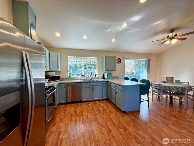 341 Ponderosa Loop NE