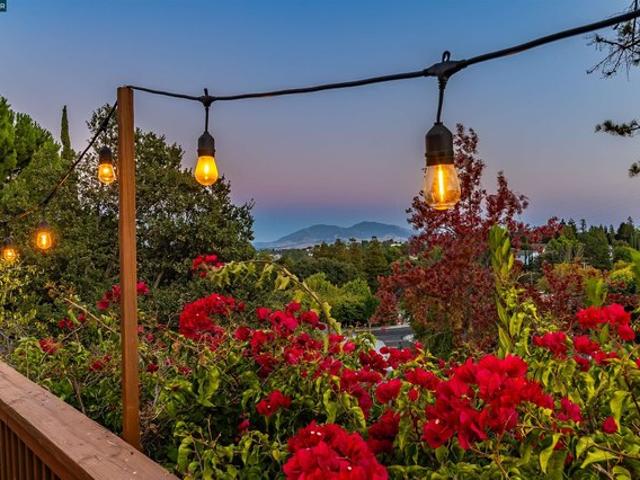341 Paloma Ct, Martinez, CA 94553