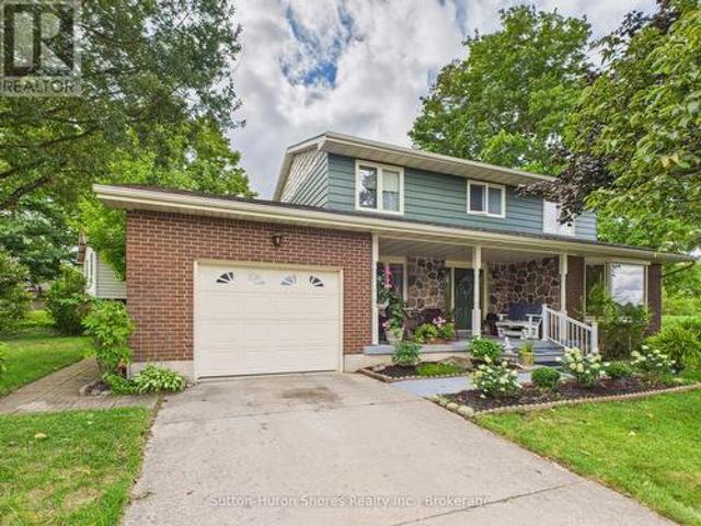 341 Wellington Street, Saugeen Shores, ON, N0H 2C4 house for sale | Listing ID X13443 | Royal LePage