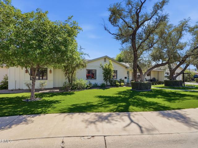 3427 e mariposa street