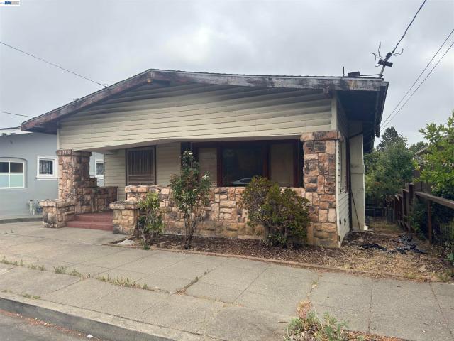 3420 Laguna Ave