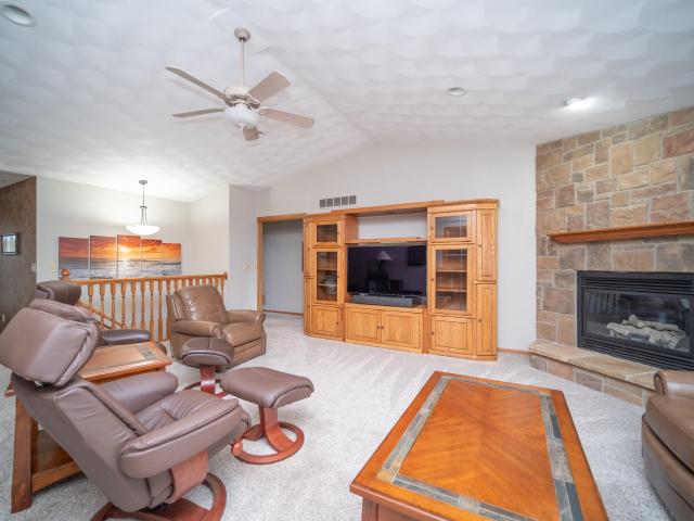 3421 Cobblestone