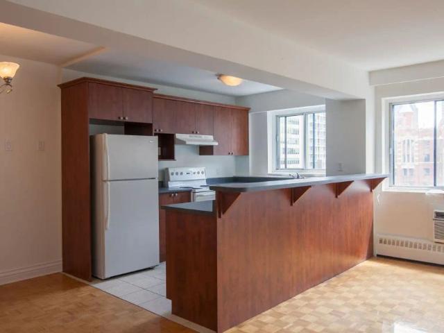 3421 Rue Drummond — 1 Bedroom unit 69
