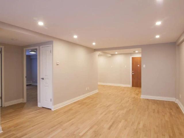 3421 Rue Drummond — 2 Bedroom unit 25