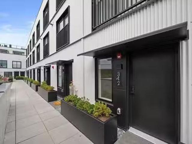 342 1120 Georgia Street E, Vancouver, BC, V6A 0K2 townhouse.