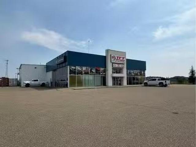 342 Laura Avenue, Rural Red Deer County, AB, T4E 1B9 commerc.