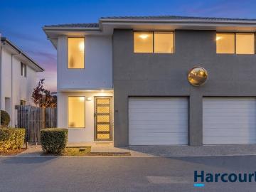 34/31 James Edward Street, Richlands Modern End Townhouse with a Rare Backyard & Study in the Heart of Richlands