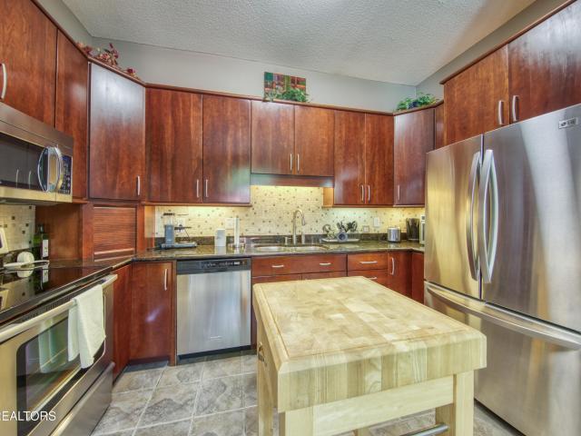 3433 Laurel View Rd