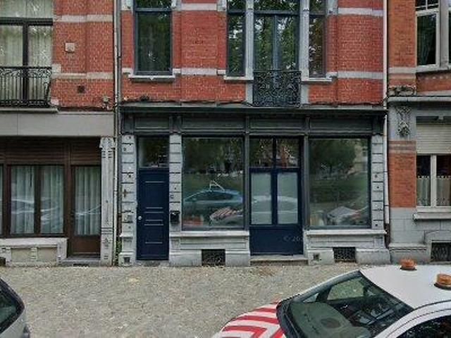 343 m2 apartment for rent in Luik