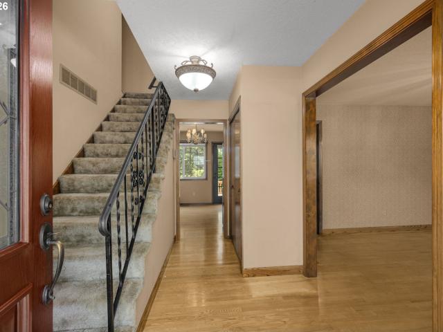 343 ne hillwood dr