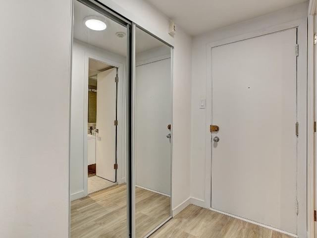 3445 Hutchison 1 Bedroom Apartment for Rent at 3445 Rue Hutchison, Montréal, QC H2X 2G2 Milton Parc