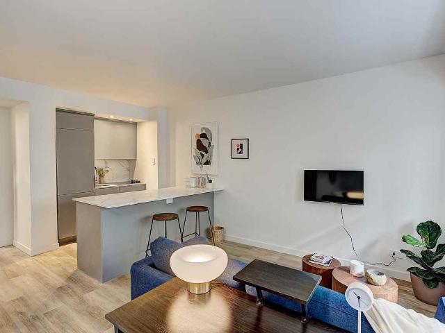 3445 Hutchison Studio Apartment for Rent at 3445 Rue Hutchison, Montréal, QC H2X 2G2 Milton Parc