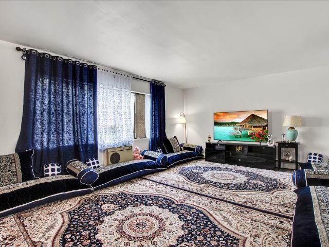 3441 W Bryn Mawr Avenue # 1E