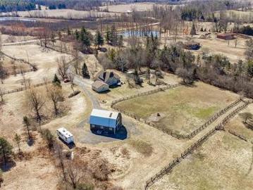 Guelph, Ontario - Garden, Parking, Fireplace