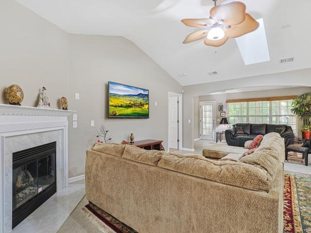3456 Arrowhead Blvd