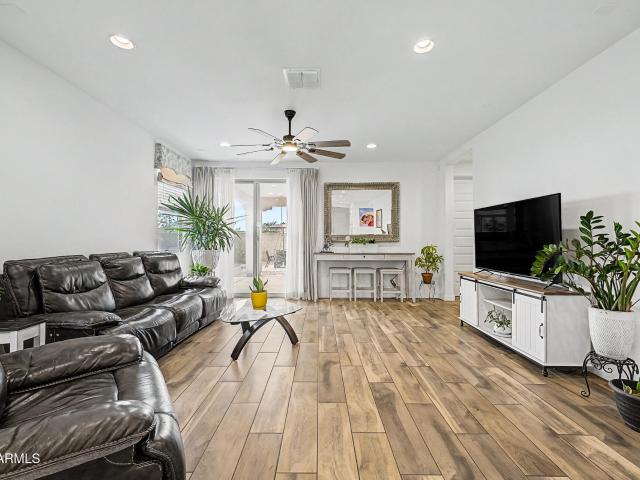 3452 e dakota drive