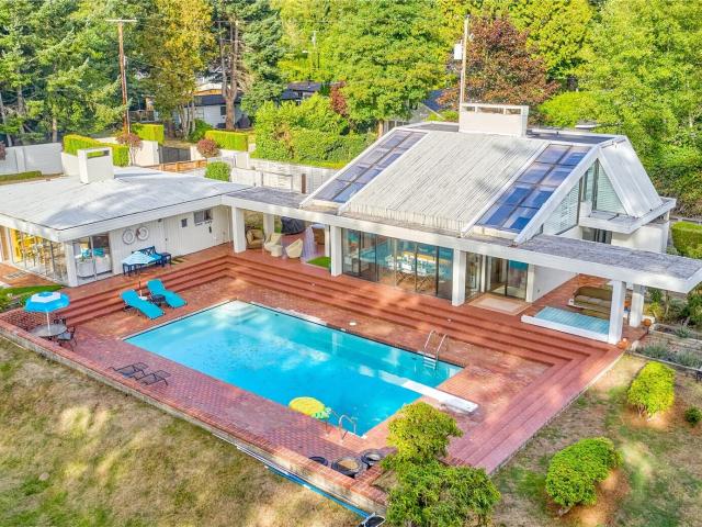 345 Gulf View Crescent