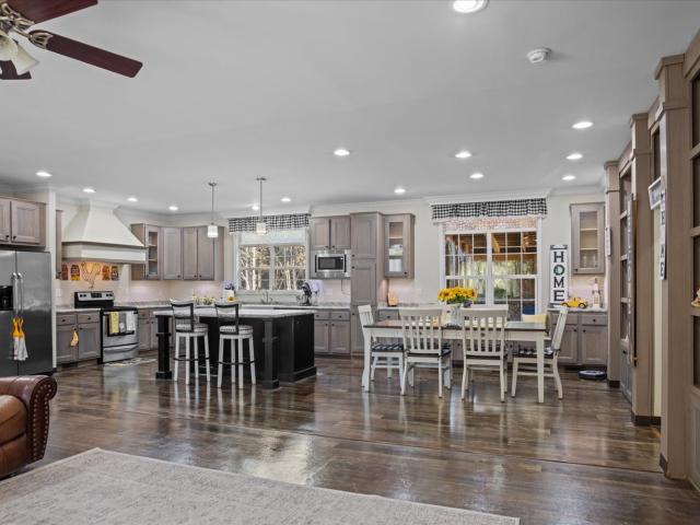 3469 Gillespie Ln