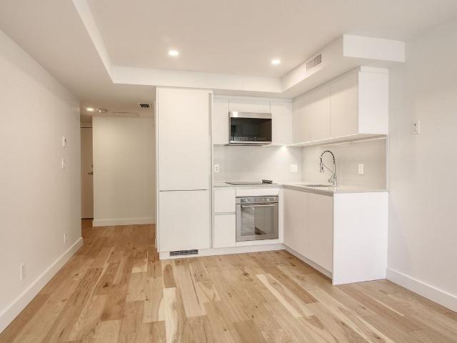 3460 Peel Street 1 Bedroom Apartment for Rent at 3460 Rue Peel, Montréal, QC H3A 2M1