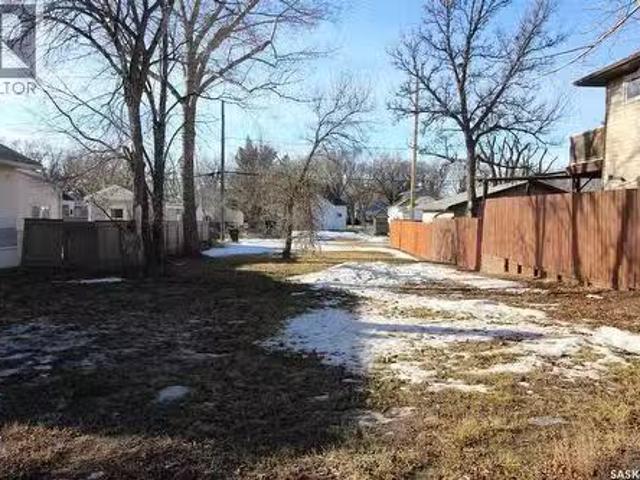 347 4Th Street E, Shaunavon, SK, S0N 2M0 vacant land for sal.
