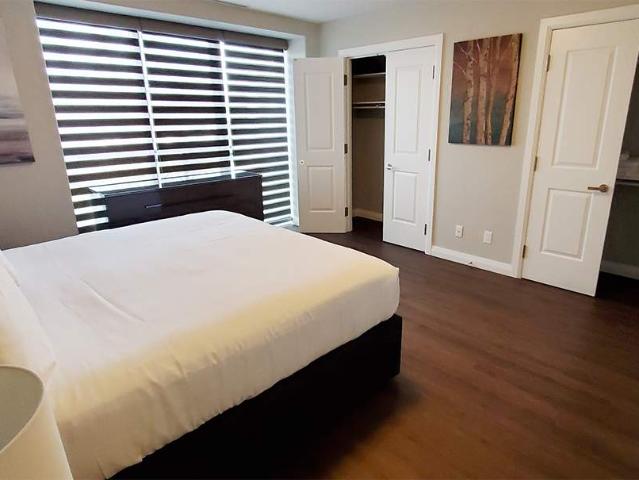 347 Hyland Drive 1 Bedroom + Den Urban Townhome Style [object Promise] for Rent