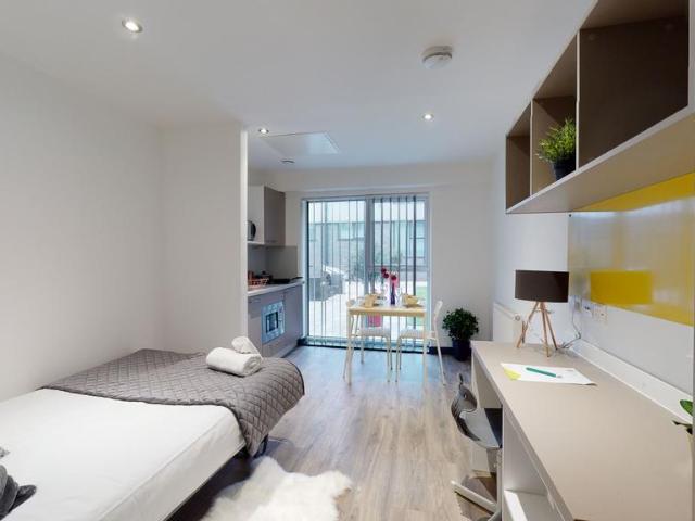 348, Large Studio, Opto Village. Studio to rent £770 pcm £178 pw