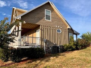 348 Quail Hollow Ln