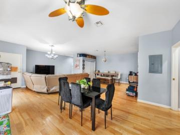 349 353 W Grand St # 206