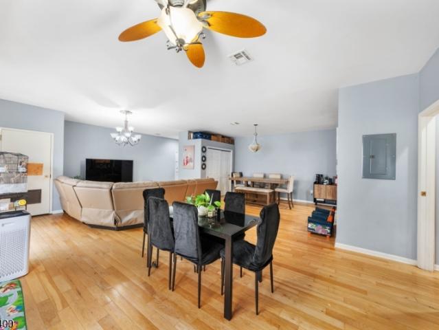 349 353 W Grand St # 206