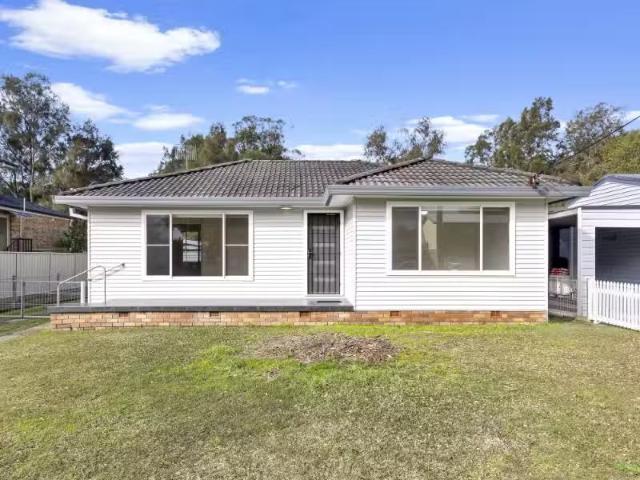 349 Lakedge Avenue, Berkeley Vale House for rent Listed by Ly.
