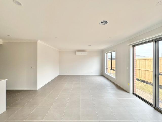 34 36 Buttercup Crescent, Armstrong Creek, VIC, 3217