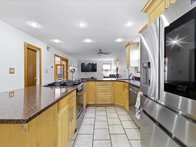 34 Vandewater Ave, Floral Park, NY 11001 | MLS #984388