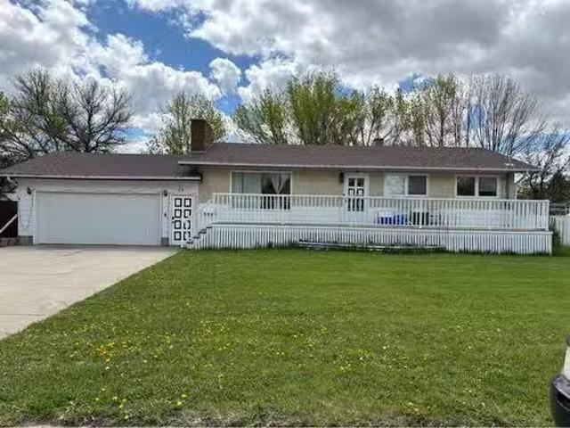 34 W 1 Ave N, Magrath, AB, T0K 1J0 house for sale Listing I.