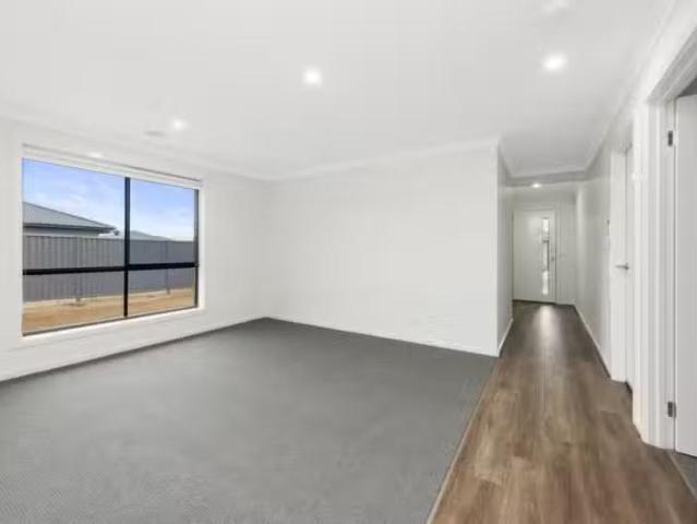 34 Walters Way, Alfredton VIC 3350 House For Lease