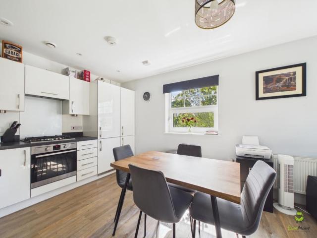 34 Weir Road, Bexley 2 bed penthouse to rent £1,850 pcm £427 pw